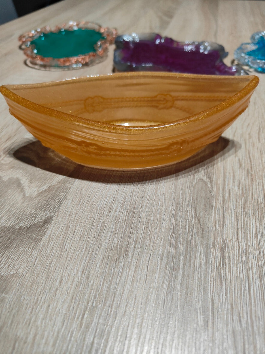 Mydelniczki z żywicy epoksydowej - Unikalny design i trwałość!